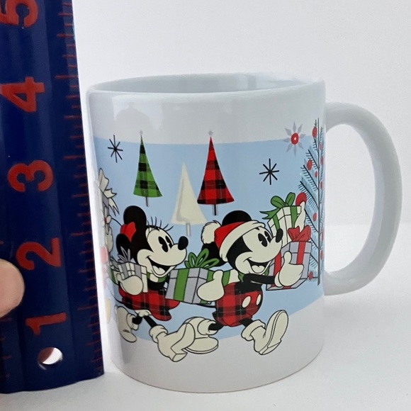 2020 Disney Mickey & Friends Christmas Mug By Frankford Candy - Picture 7 of 13